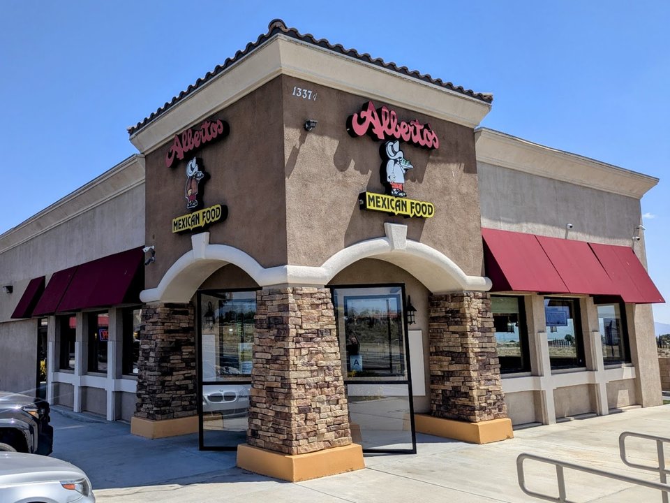 Exterior of Alberto's Mexican Food in Oak Hills.